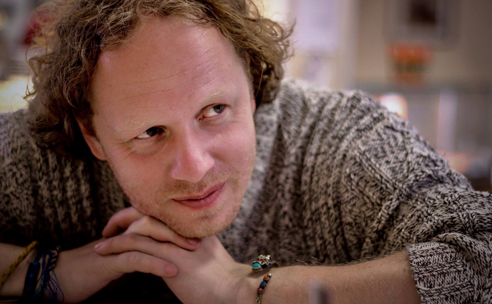 Překladatel Vycházející moudrosti Daniel Erhardt je praktikující buddhista a lektor sekulární etiky.